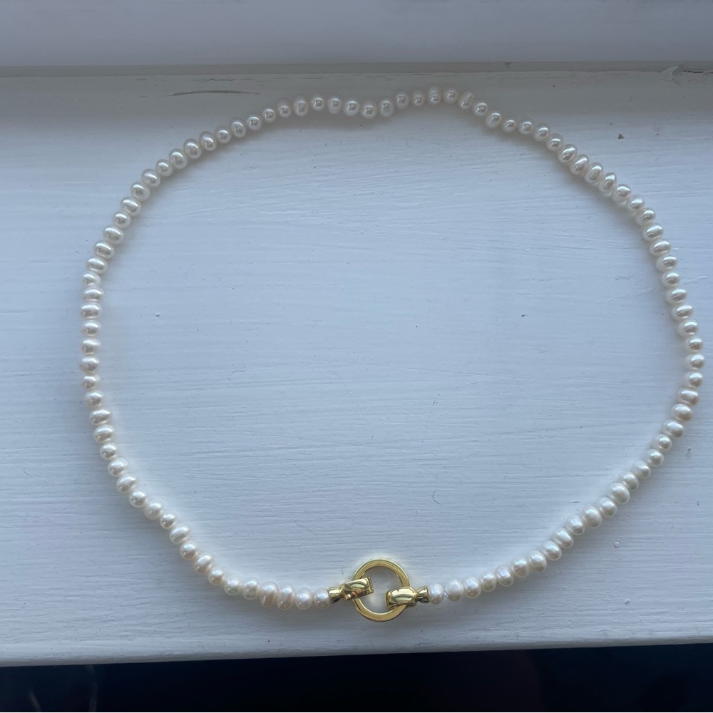 Elegant Pearl Necklace with Gold Clasp